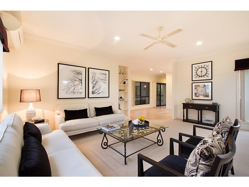 18 Arbuthnot Parade, Benowa Waters QLD 4217