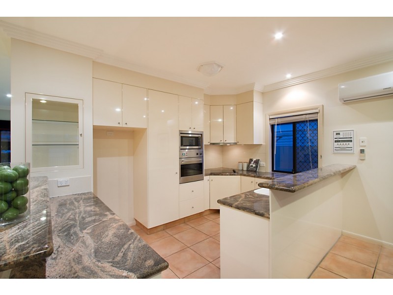 18 Arbuthnot Parade, Benowa Waters QLD 4217