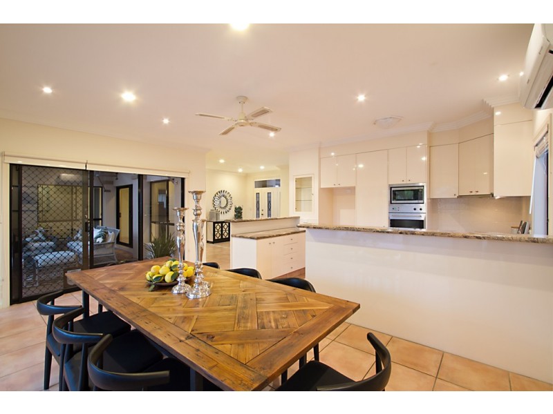 18 Arbuthnot Parade, Benowa Waters QLD 4217