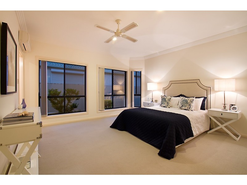 18 Arbuthnot Parade, Benowa Waters QLD 4217