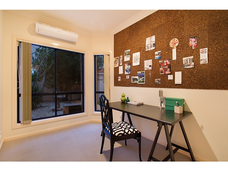 18 Arbuthnot Parade, Benowa Waters QLD 4217