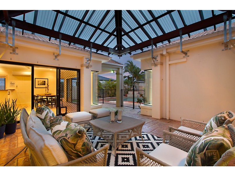 18 Arbuthnot Parade, Benowa Waters QLD 4217