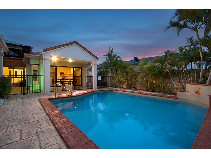 18 Arbuthnot Parade, Benowa Waters QLD 4217