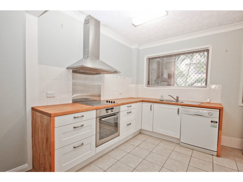 3/6 Genoa St, Surfers Paradise QLD 4217