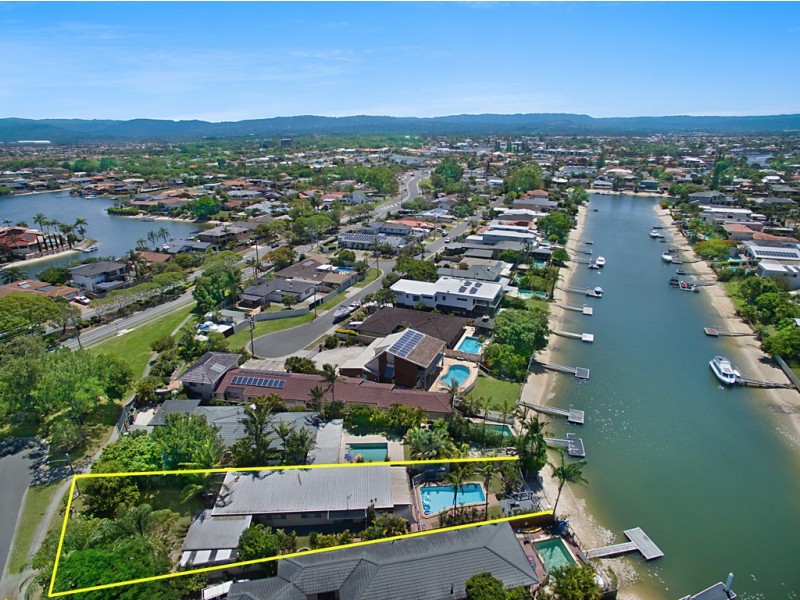 37 Holland Court, Broadbeach Waters QLD 4218