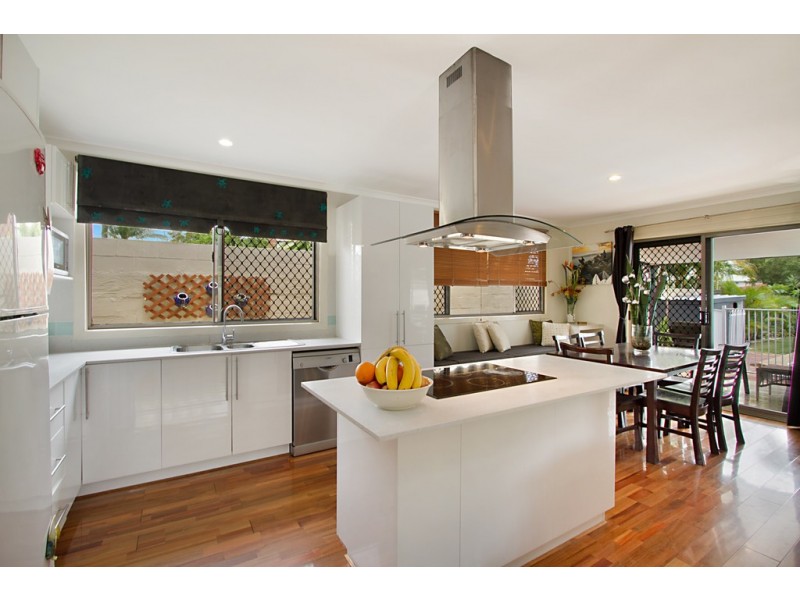 37 Holland Court, Broadbeach Waters QLD 4218