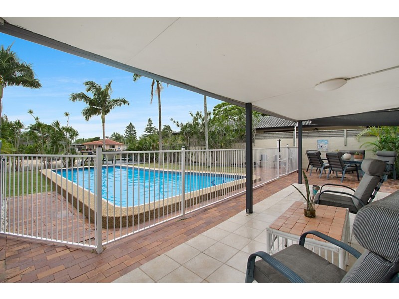 37 Holland Court, Broadbeach Waters QLD 4218