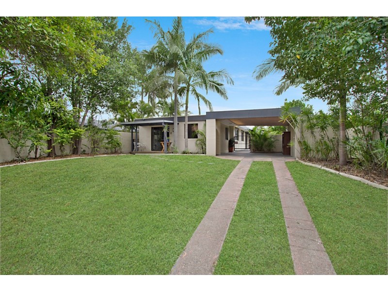 37 Holland Court, Broadbeach Waters QLD 4218