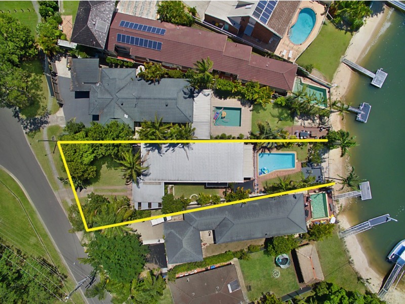 37 Holland Court, Broadbeach Waters QLD 4218