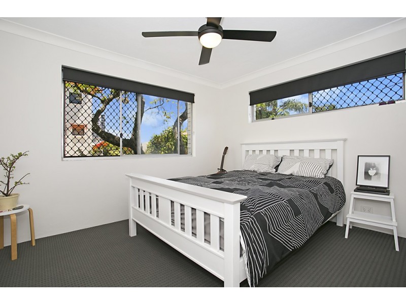 4/38 Chelsea Avenue, Broadbeach QLD 4218