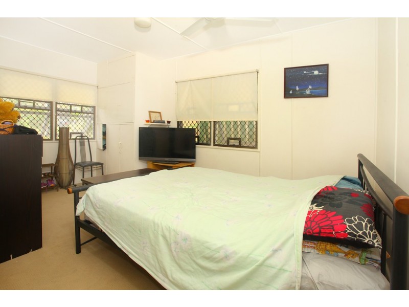 115 Falconer Street, Southport QLD 4215