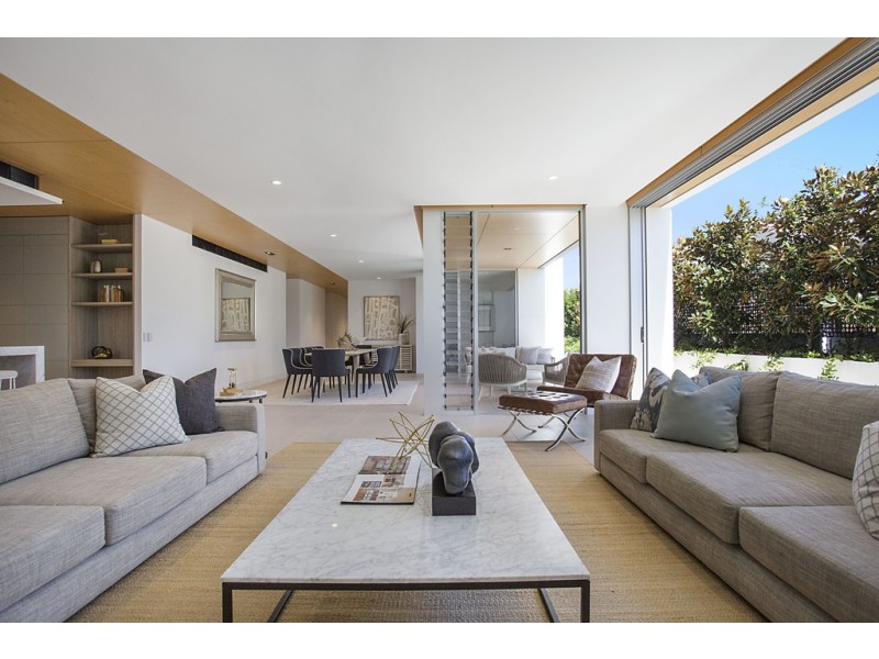 50 Woodroffe Ave, Main Beach QLD 4217