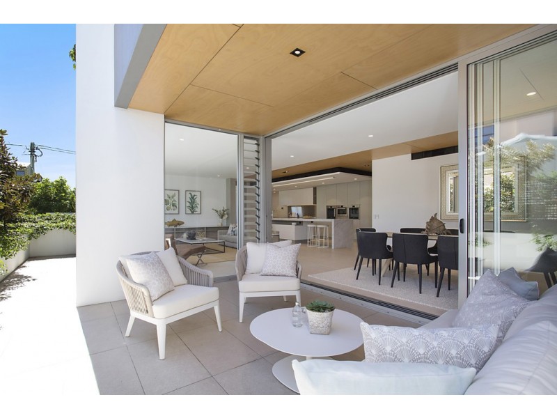 50 Woodroffe Ave, Main Beach QLD 4217