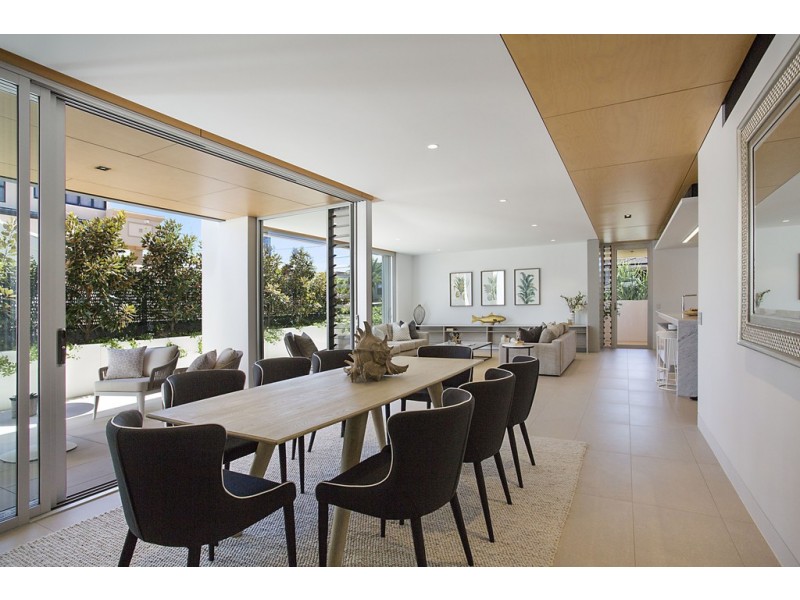 50 Woodroffe Ave, Main Beach QLD 4217