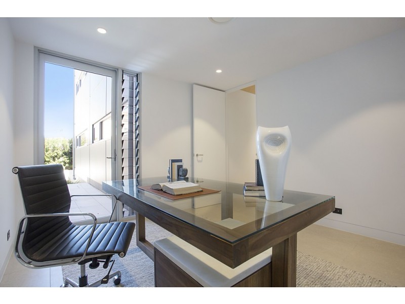 50 Woodroffe Ave, Main Beach QLD 4217