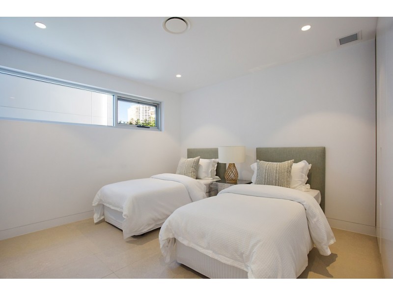 50 Woodroffe Ave, Main Beach QLD 4217