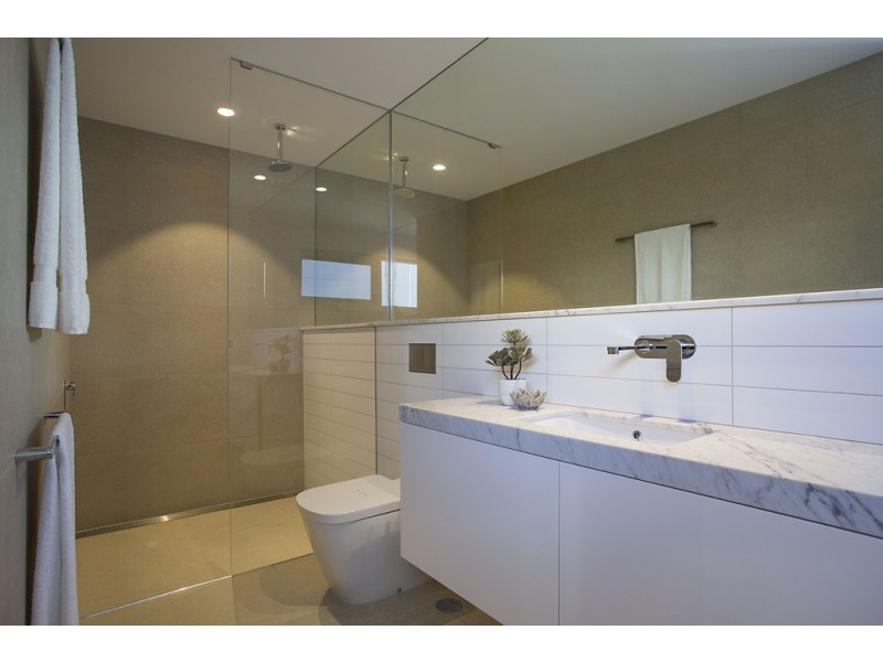 50 Woodroffe Ave, Main Beach QLD 4217