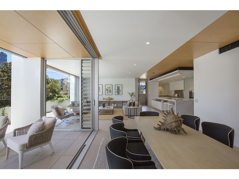 50 Woodroffe Ave, Main Beach QLD 4217