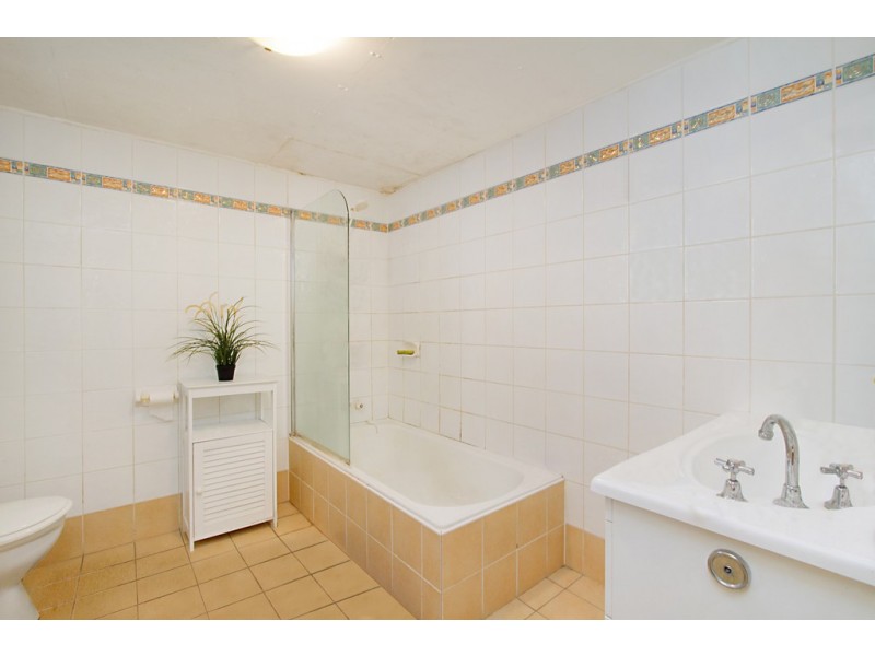 1/26 Leonard Avenue, Surfers Paradise QLD 4217