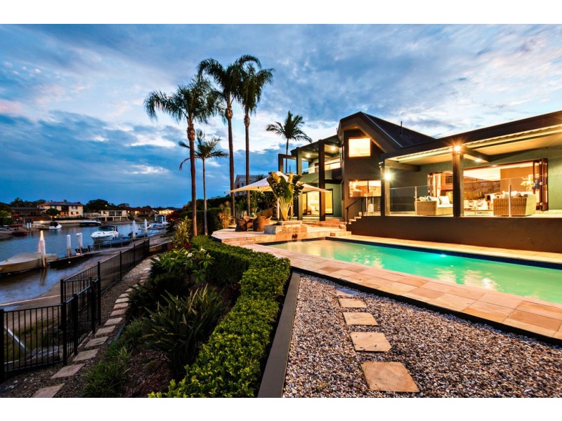 6 Platypus Avenue, Sorrento QLD 4217