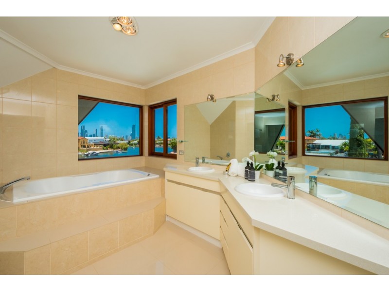 6 Platypus Avenue, Sorrento QLD 4217