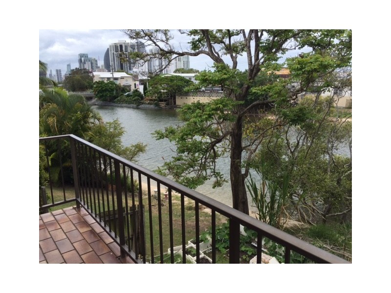4/9 Orvieto Avenue, Mermaid Waters QLD 4218