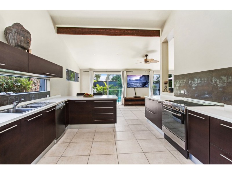 36 Allambi Avenue, Broadbeach Waters QLD 4218