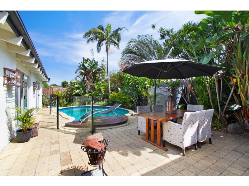 36 Allambi Avenue, Broadbeach Waters QLD 4218