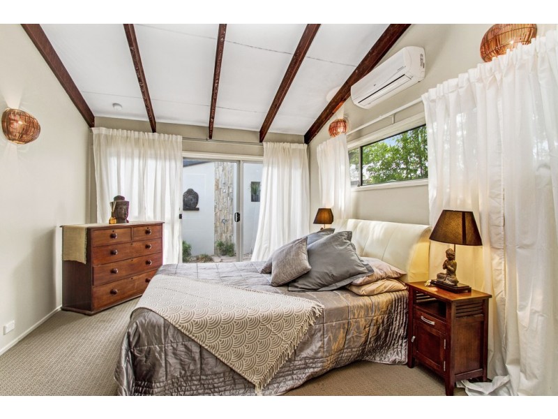 36 Allambi Avenue, Broadbeach Waters QLD 4218