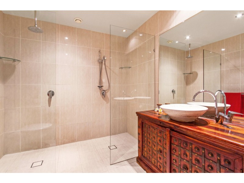 36 Allambi Avenue, Broadbeach Waters QLD 4218