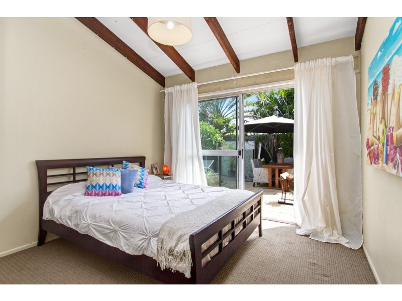 36 Allambi Avenue, Broadbeach Waters QLD 4218