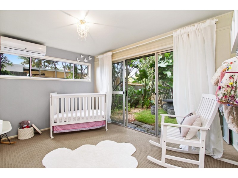 36 Allambi Avenue, Broadbeach Waters QLD 4218