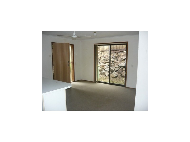 2/4 Wirth Terrace, Highland Park QLD 4211