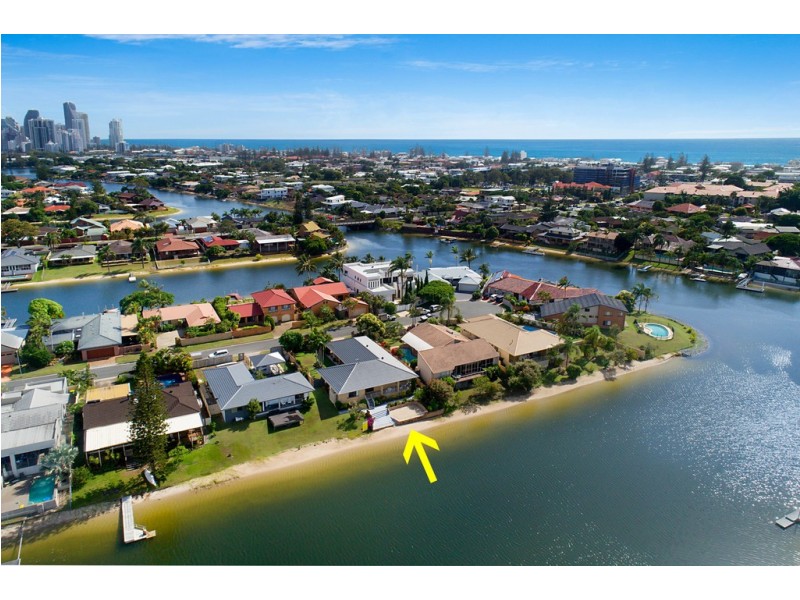 27 Weatherly Avenue, Mermaid Waters QLD 4218