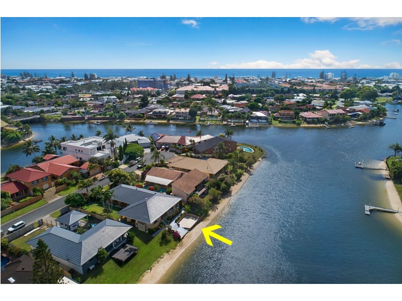 27 Weatherly Avenue, Mermaid Waters QLD 4218