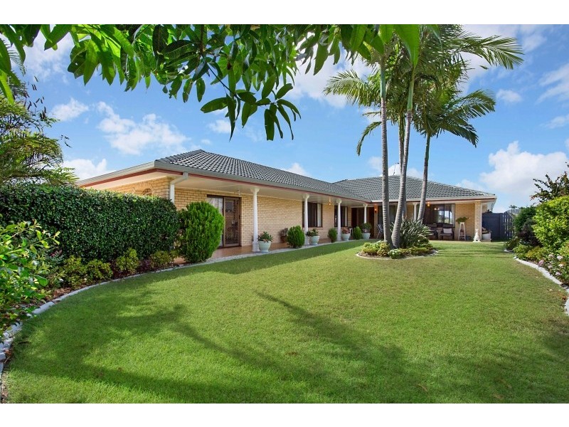 27 Weatherly Avenue, Mermaid Waters QLD 4218