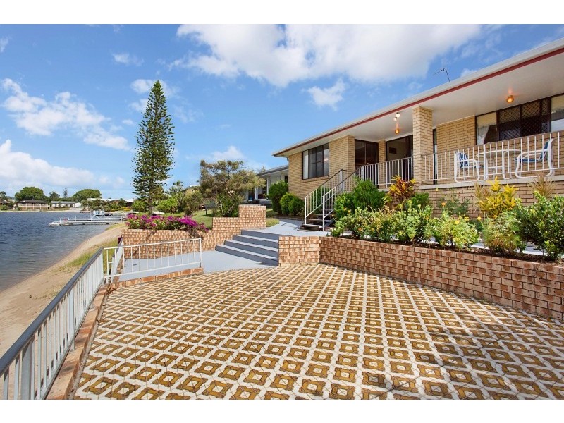 27 Weatherly Avenue, Mermaid Waters QLD 4218