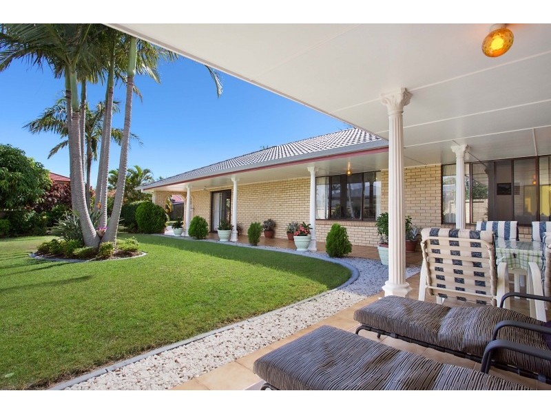 27 Weatherly Avenue, Mermaid Waters QLD 4218