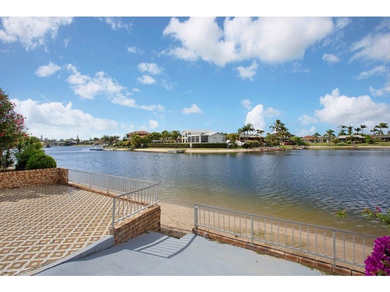 27 Weatherly Avenue, Mermaid Waters QLD 4218