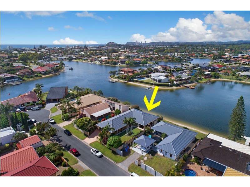 27 Weatherly Avenue, Mermaid Waters QLD 4218