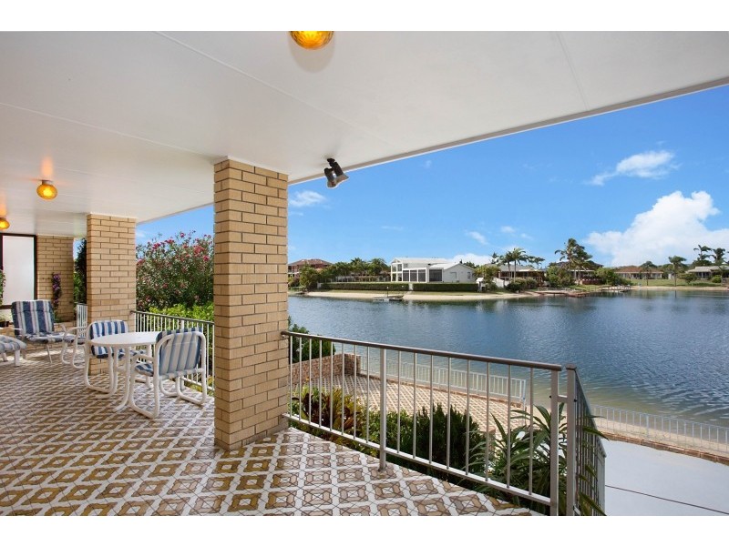 27 Weatherly Avenue, Mermaid Waters QLD 4218