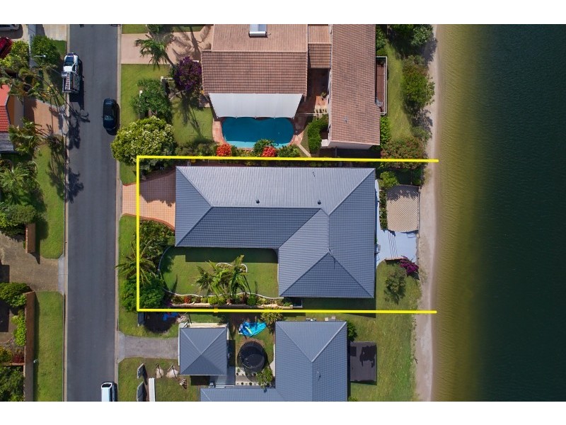 27 Weatherly Avenue, Mermaid Waters QLD 4218