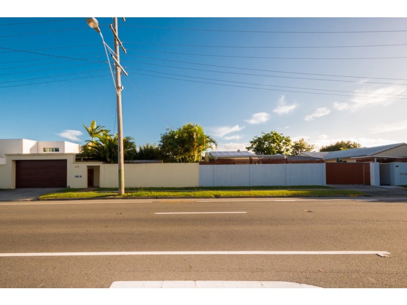 108 – 110 Salerno Street, Isle Of Capri QLD 4217