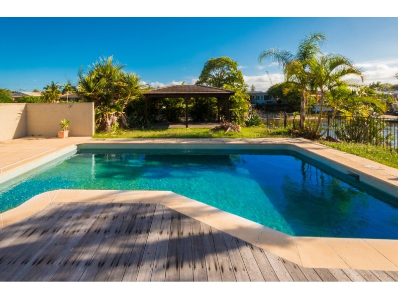 108 – 110 Salerno Street, Isle Of Capri QLD 4217