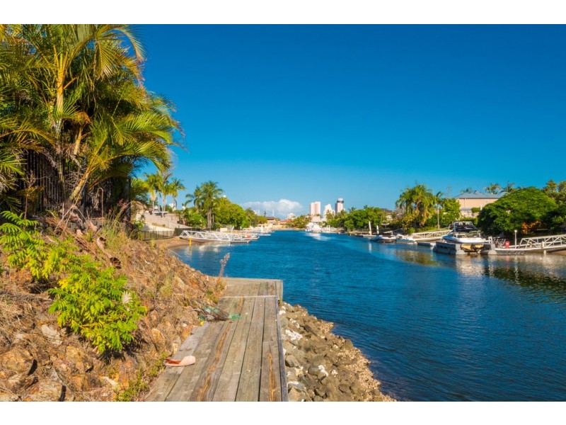 108 – 110 Salerno Street, Isle Of Capri QLD 4217
