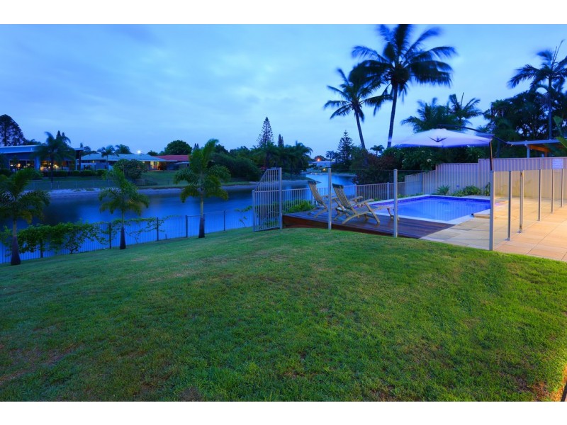 46 Alec Avenue, Mermaid Waters QLD 4218