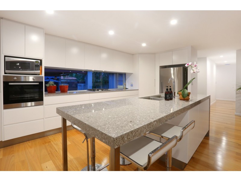 46 Alec Avenue, Mermaid Waters QLD 4218