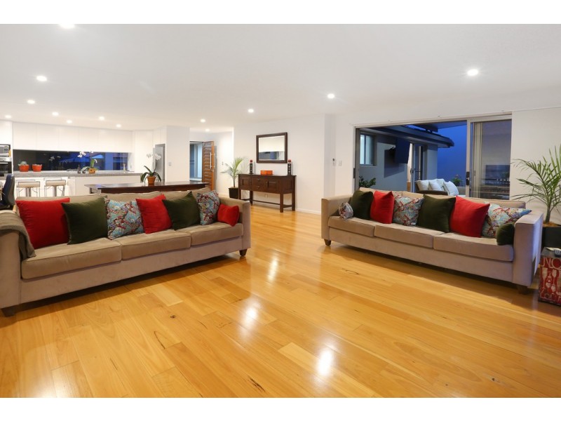 46 Alec Avenue, Mermaid Waters QLD 4218