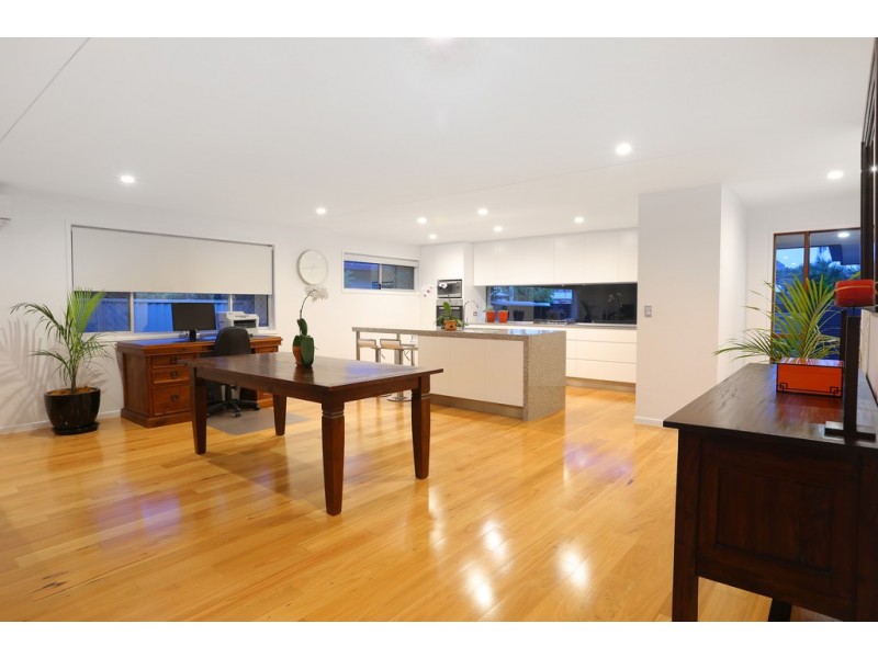 46 Alec Avenue, Mermaid Waters QLD 4218