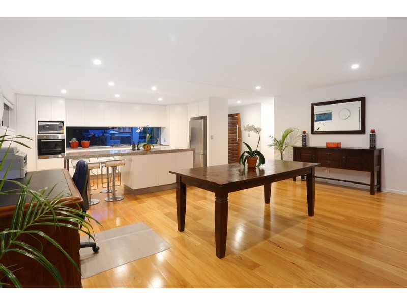 46 Alec Avenue, Mermaid Waters QLD 4218